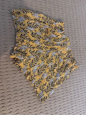Agua Bendita Yellow Leaf Print Women's Shorts